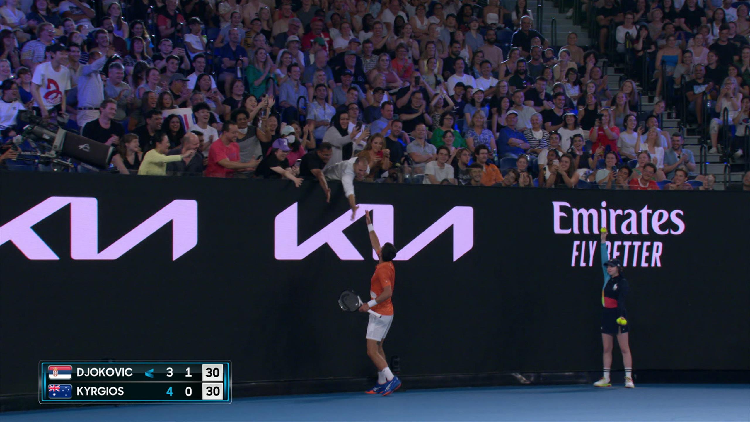 Se Djokovic få hjelp av en fan mot Kyrgios Tennis video Eurosport