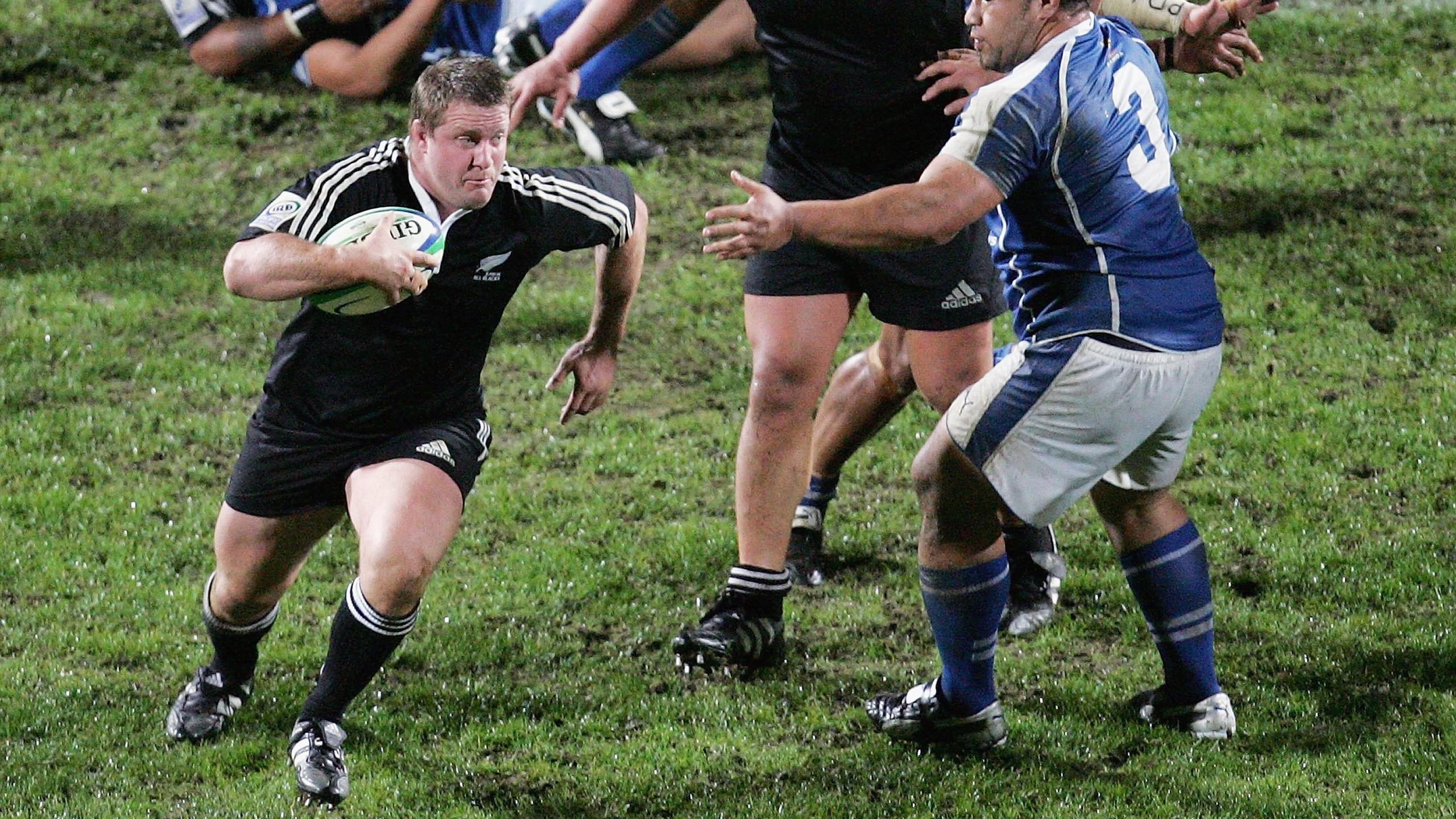 Campbell Johnstone macht Homosexualität öffentlich Ehemalige