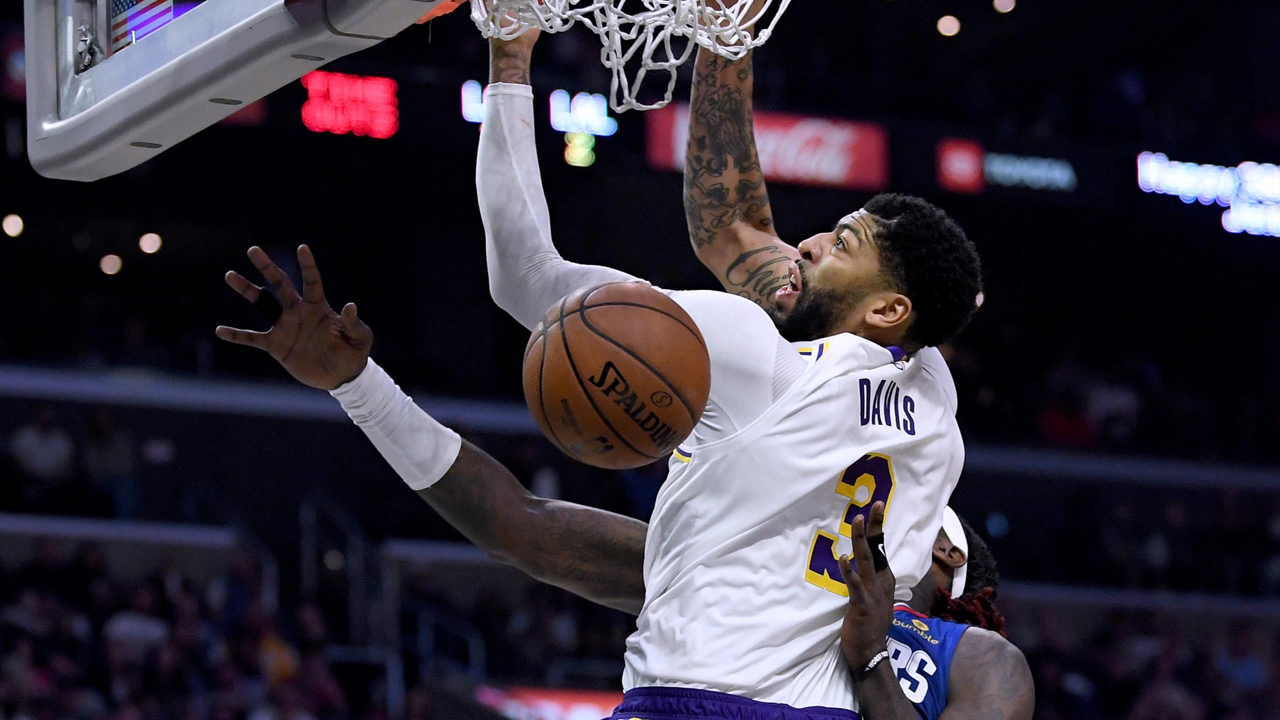 NBA - Anthony Davis z Los Angeles Lakers nie chce hasła na koszulce