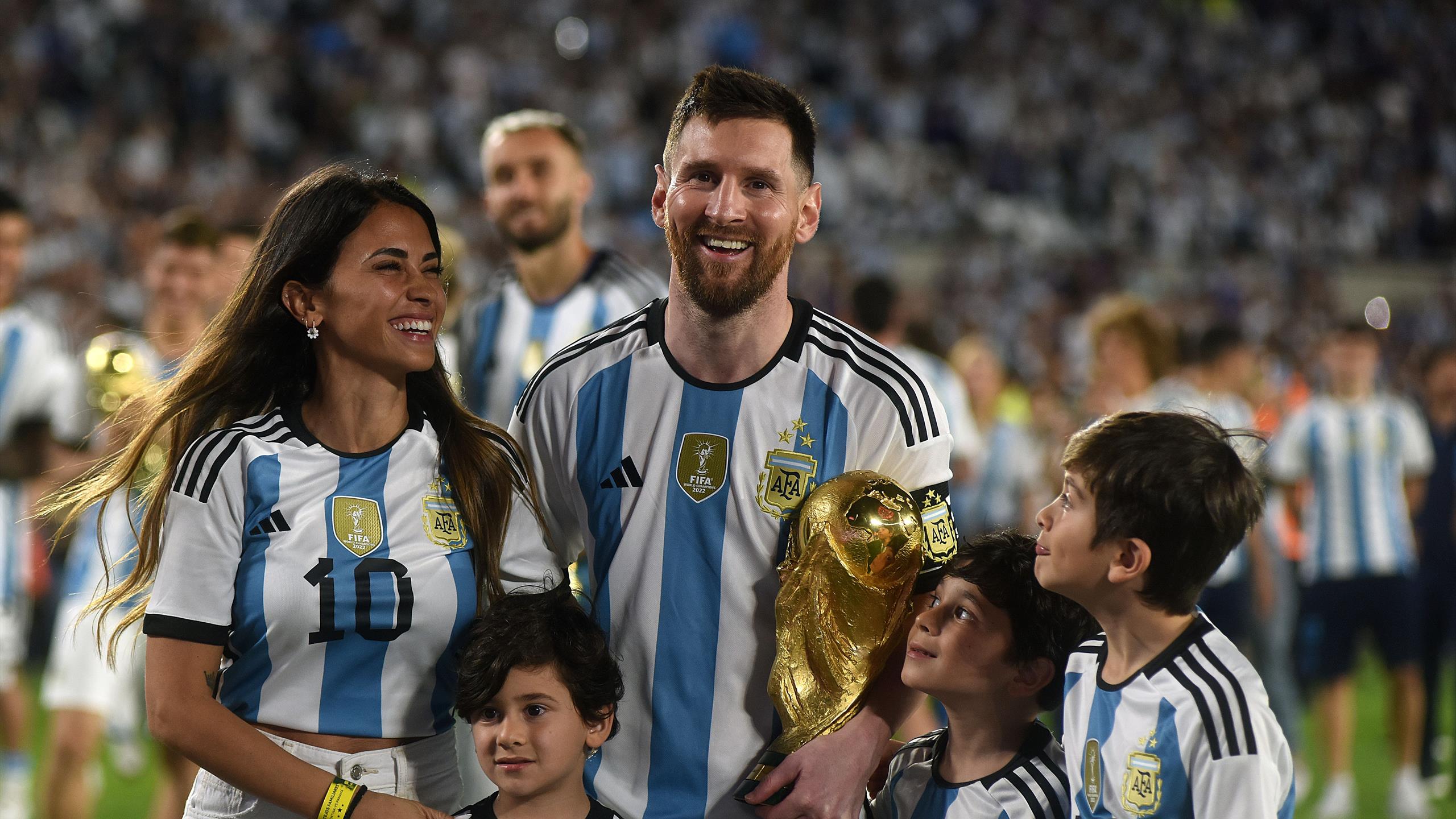 Lionel Messi Celebrates World Cup Win With Wife, Sons: Photos