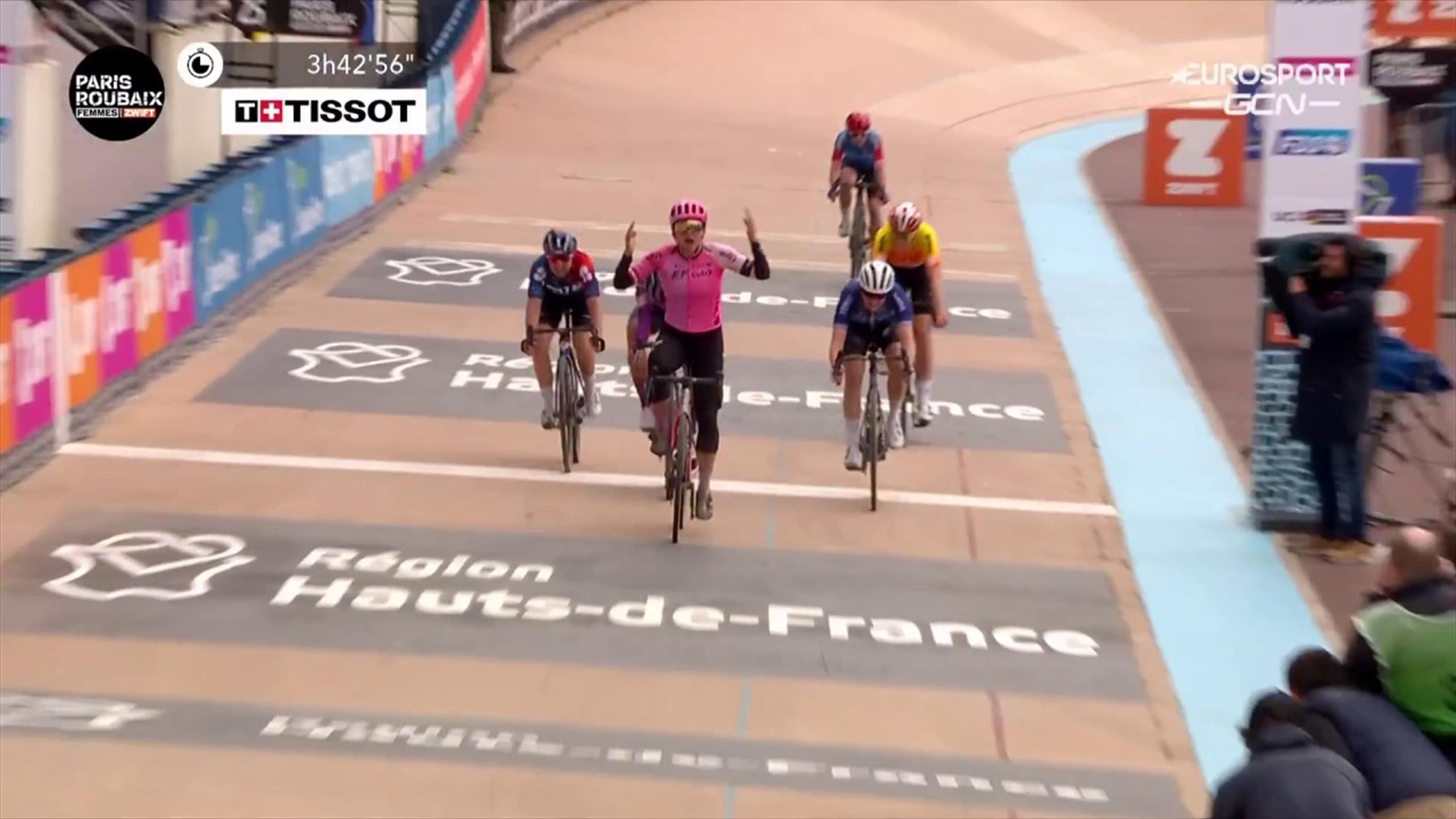 ParijsRoubaix Jackson winnares van chaotische derde editie vrouwen Markus valt op ParijsRoubaix Jackson winnares van chaotische derde editie vrouwen Markus valt op