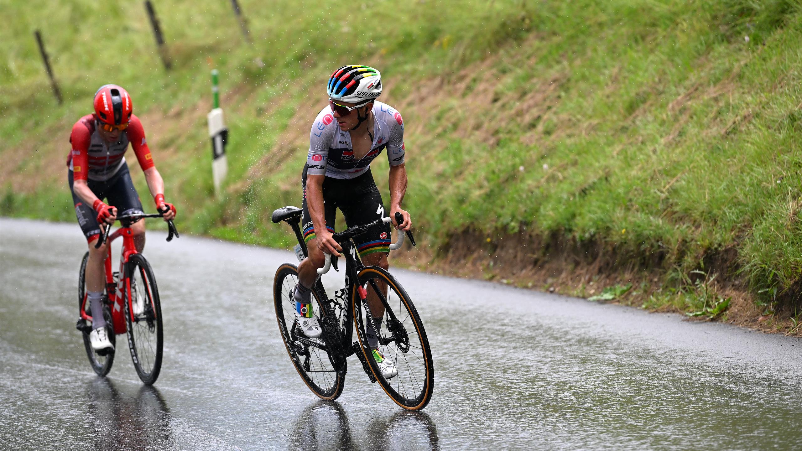 Evenepoel coucicouça, Skjelmose dans le mille, Van Aert équipier le