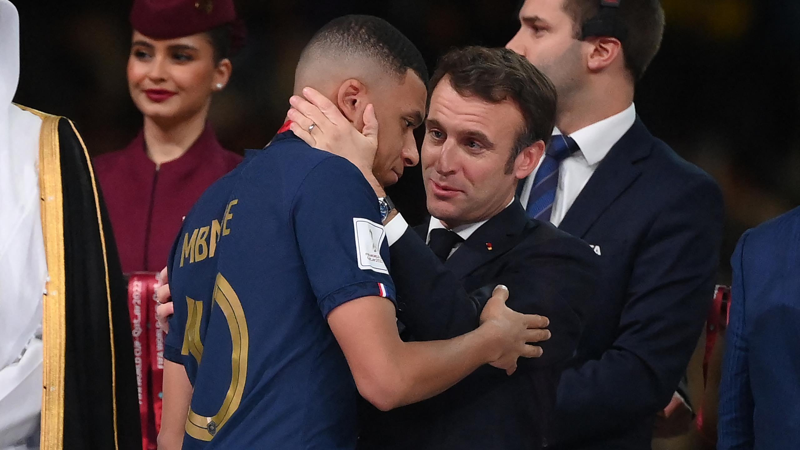 Kylian Mbappé: Französischer Präsident Emmanuel Macron will Stürmerstar ...
