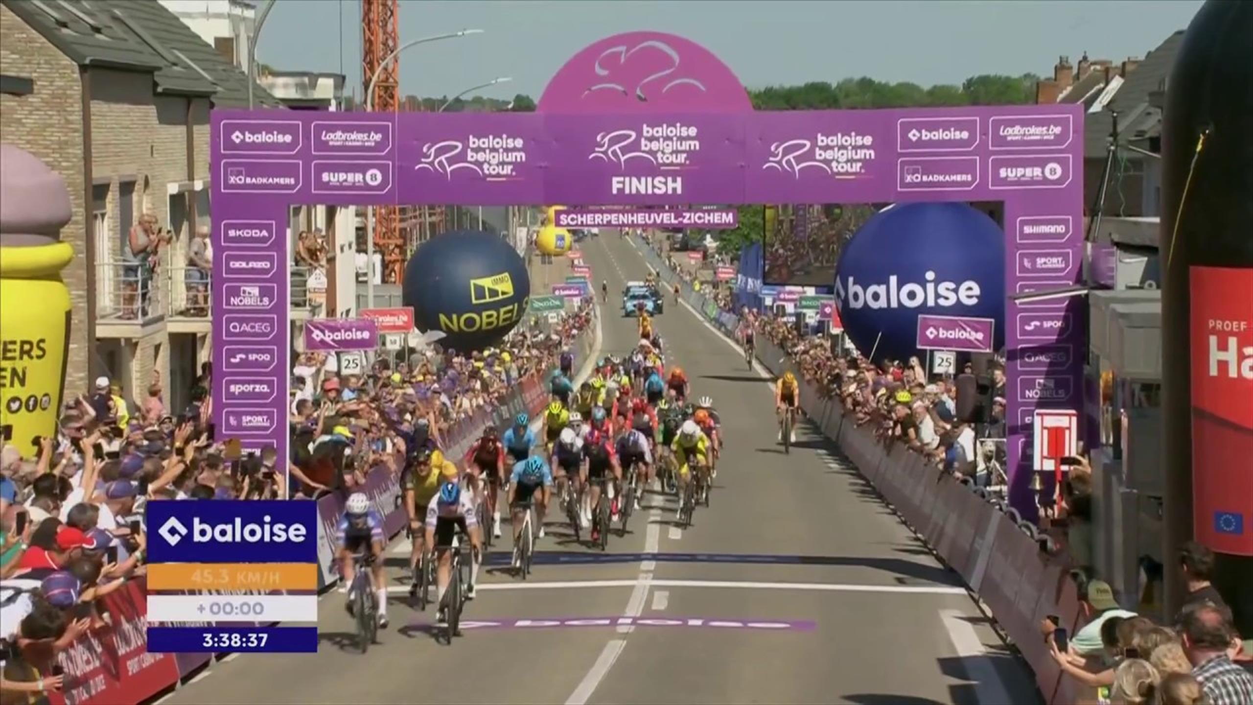 Giro del Belgio Uno schema già visto! Van der Poel lancia la volata e