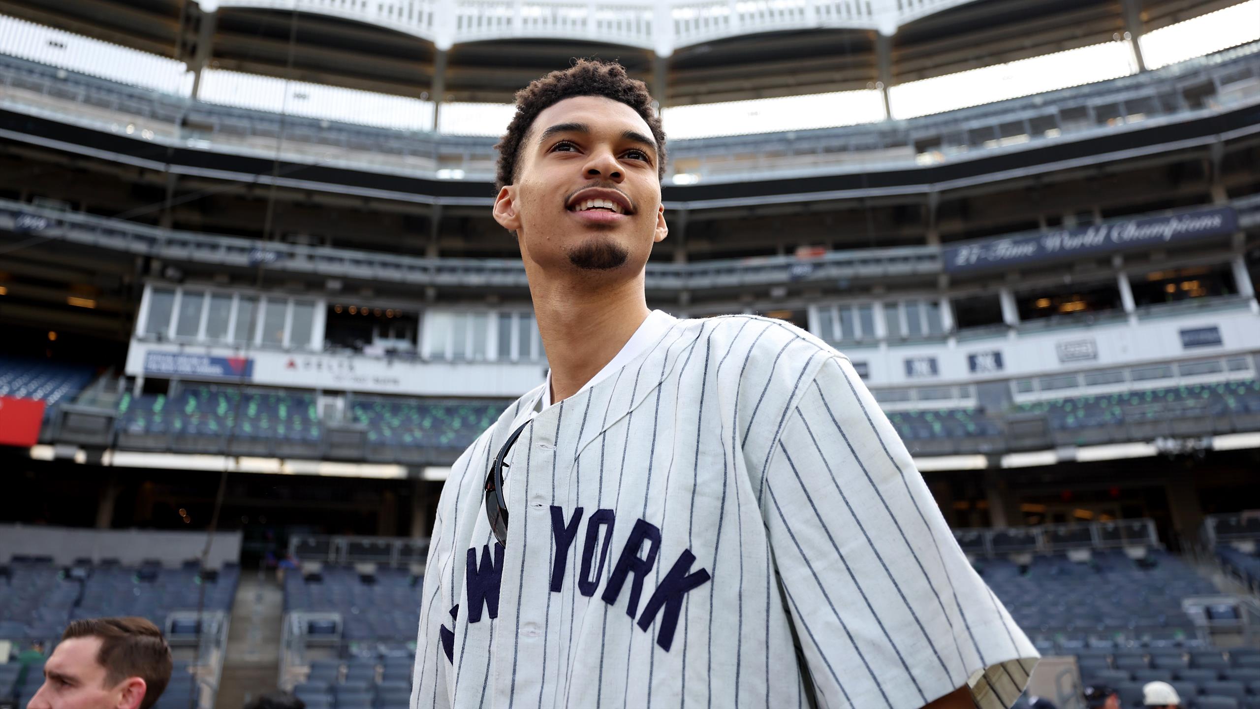 Write a title for this article Recruiters, observers, stars of the