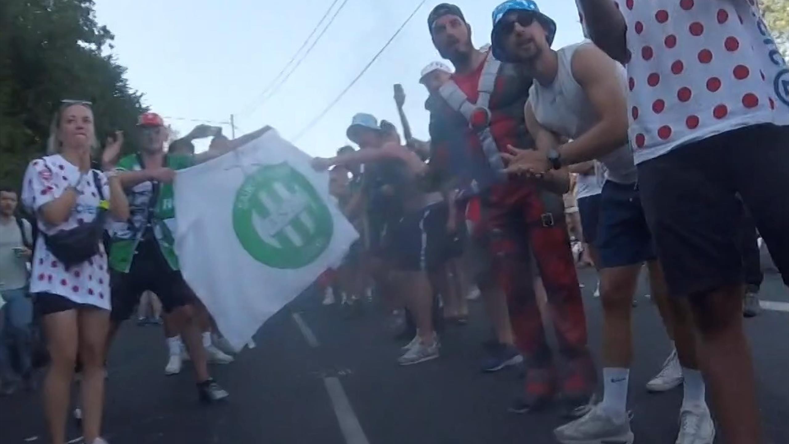 Tour de France Onboard durchs Fanspalier in den Alpen Highlights der