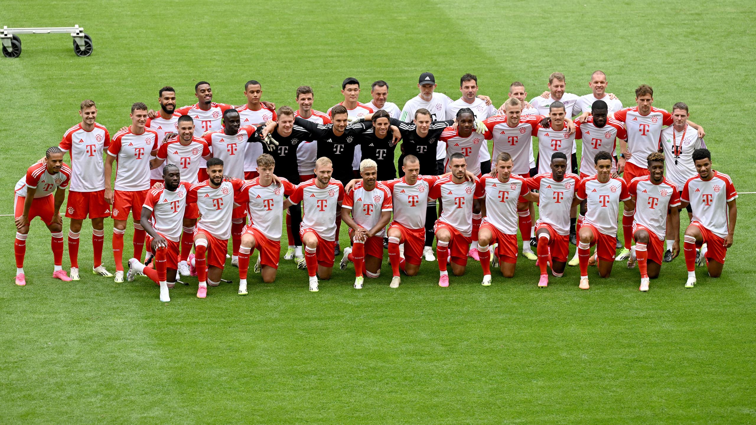 FC Bayern München - Teampräsentation in der Allianz Arena: Legenden ...