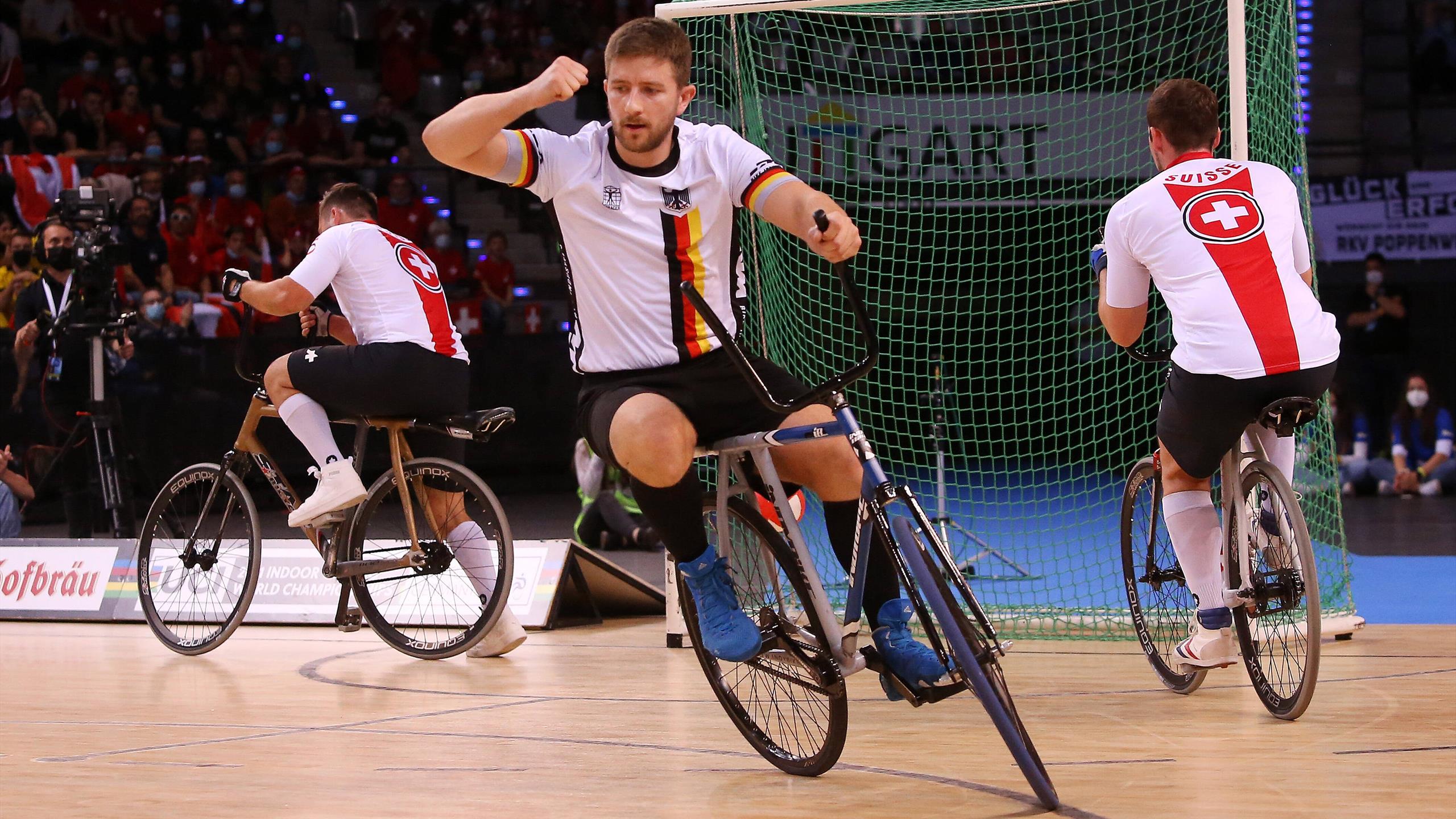 RadWM So funktionieren Kunstradfahren und Radball die wichtigsten