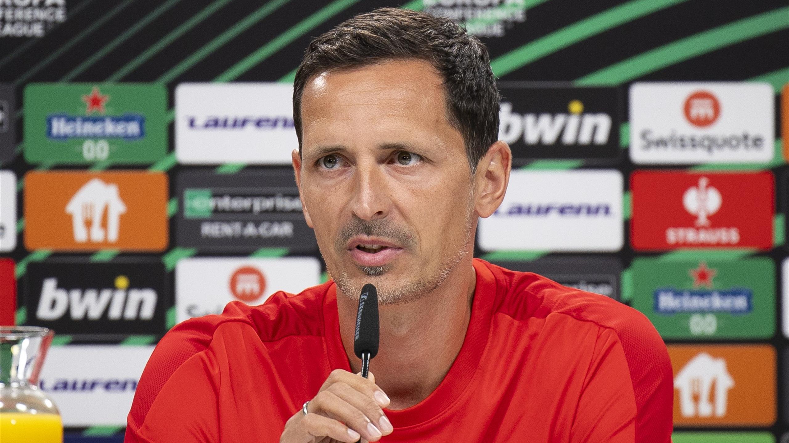 Eintracht Frankfurt Trainer Dino Toppmöller Auftaktsieg gegen FC Aberdeen Eintracht Frankfurt Trainer Dino Toppmöller Auftaktsieg gegen FC Aberdeen