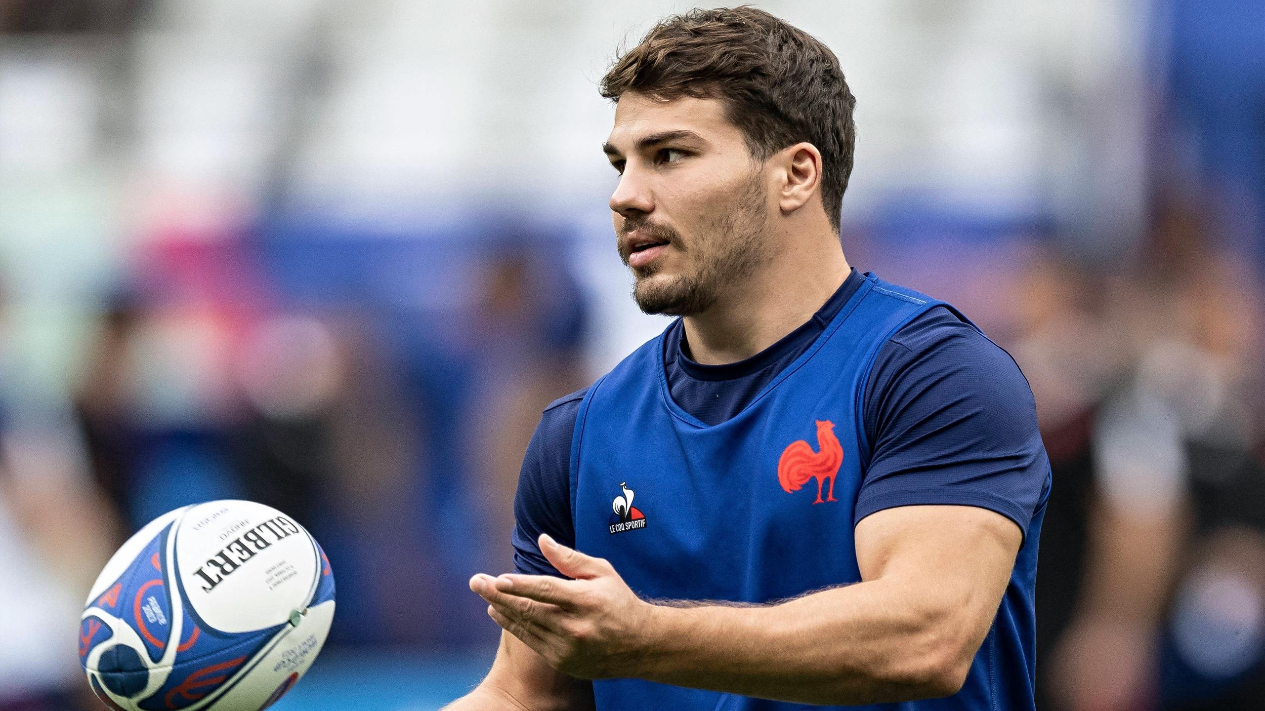 XV de France - Antoine Dupont retrouve les Bleus et son statut de capitaine  après plus d'un an d'absence - Eurosport