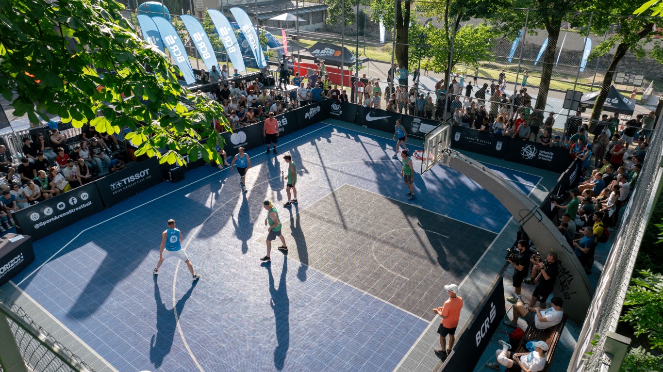 Distracție pe teren și în afara lui la BCR Sport Arena Streetball Brașov