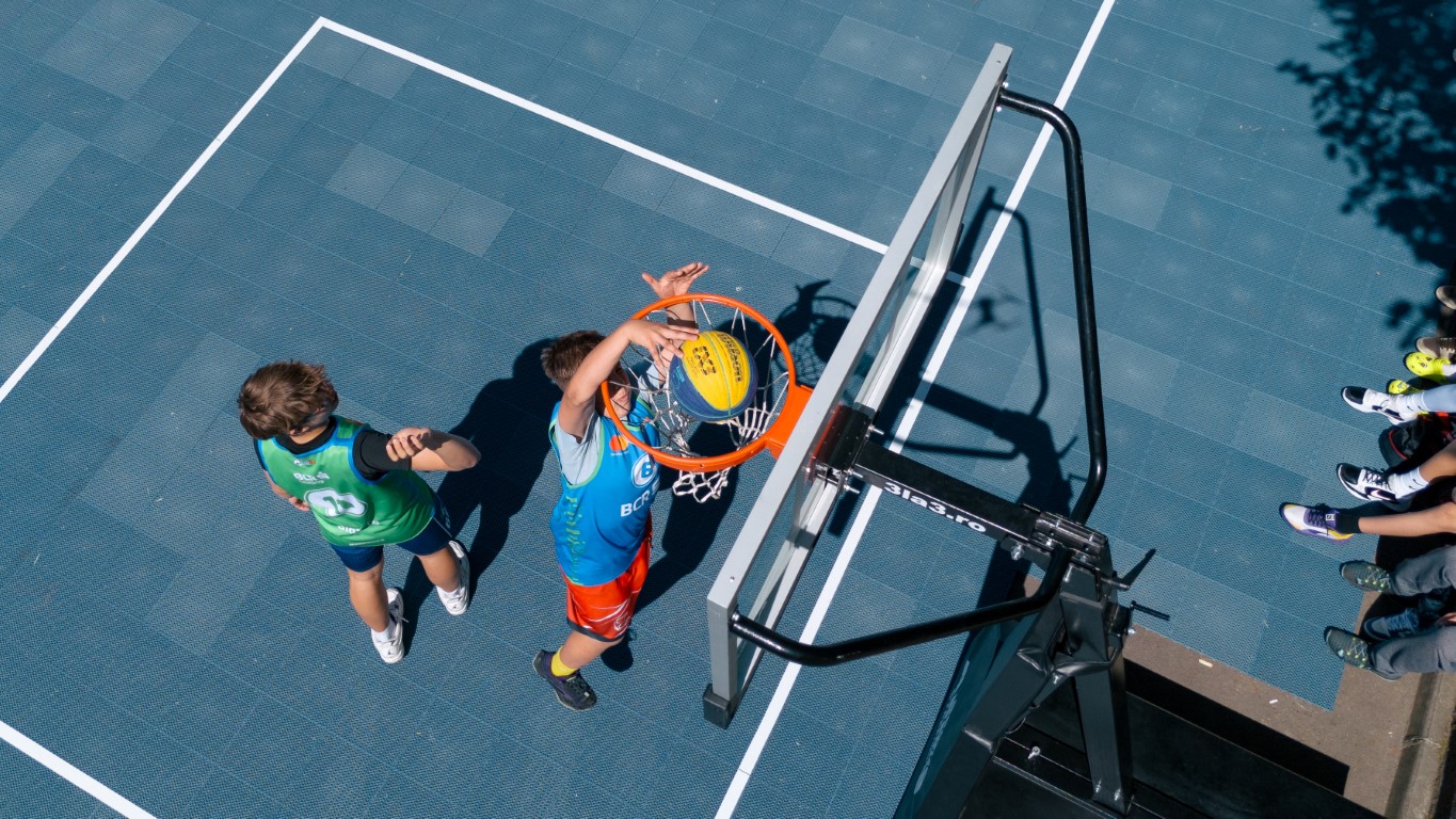Distracție pe teren și în afara lui la BCR Sport Arena Streetball Brașov