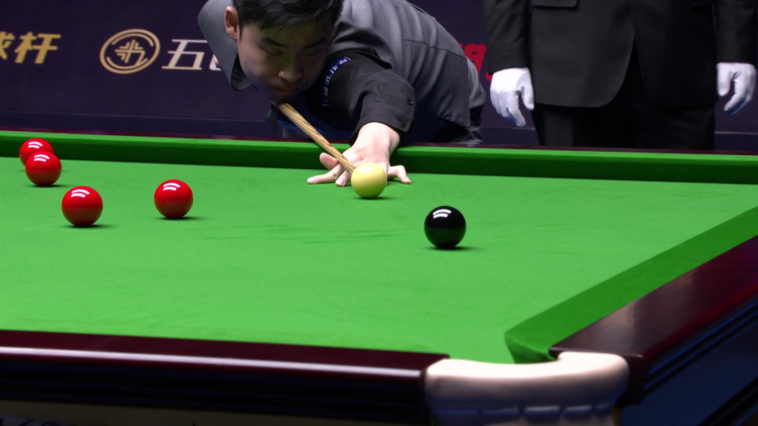 Si Jiahui makes 'absolutely spellbinding' 147 maximum to reach