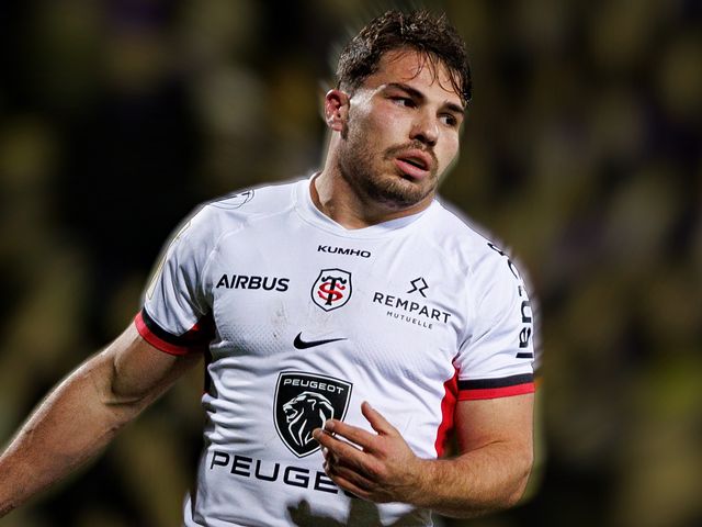 Rugby - Antoine Dupont, victime d'une grave blessure à un genou en mars 2025, dans le groupe du XV de France pour la tournée d'automne - Eurosport