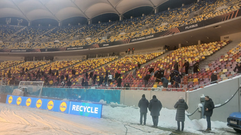 Suporterii FCSB au deszăpezit Arena Națională. Sursa foto: Captură Digi Sport.