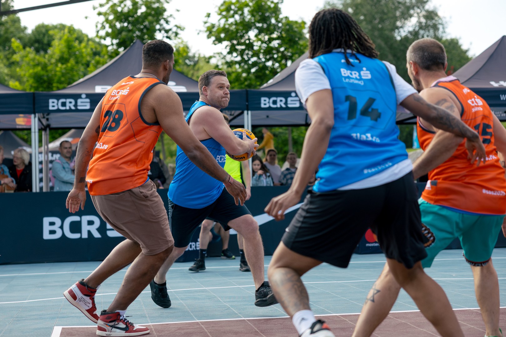 Peste 2000 de oameni au făcut sport la BCR Sport Arena Streetball, în Parcul Drumul Taberei