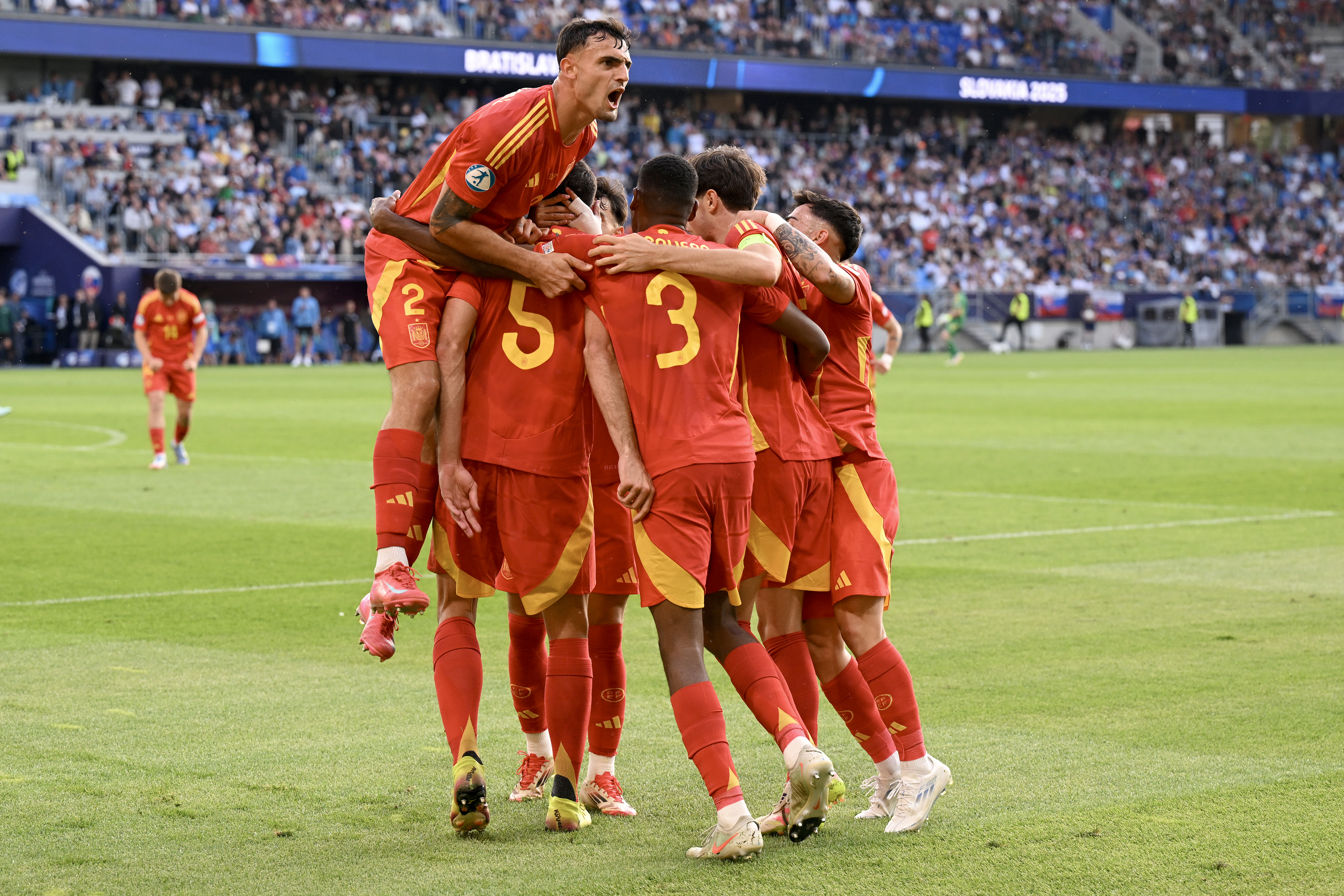 España celebra el gol decisivo ante Eslovaquia