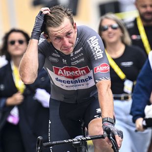 Mayhem on Stage 20 as emotional Groves completes Grand Tour set
