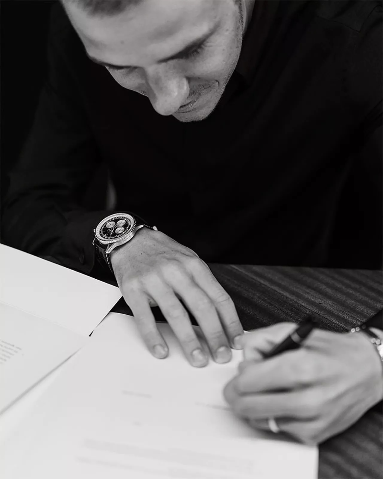 El momento de la firma de Evenepoel por Red Bull-BORA-hansgrohe.