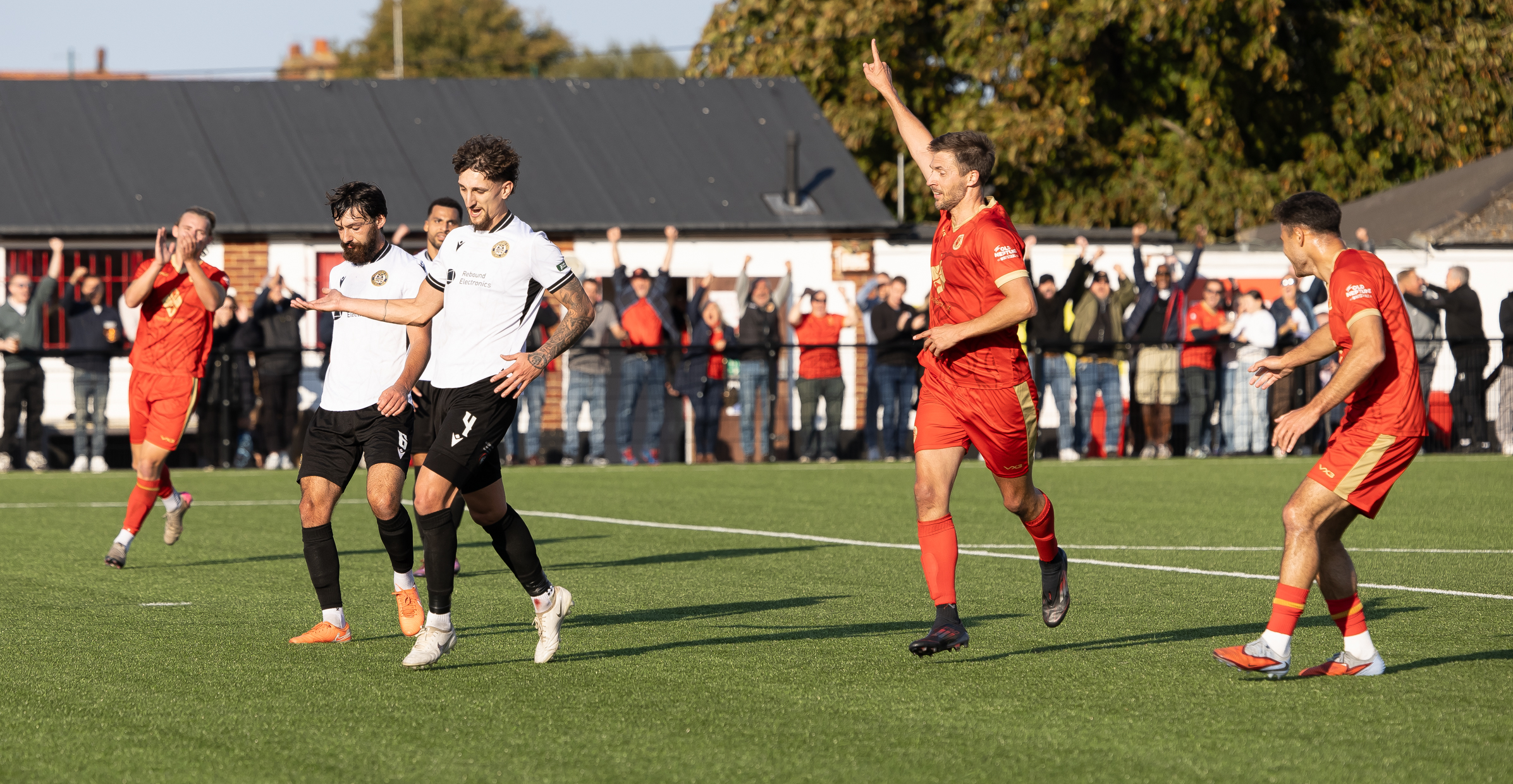 Joe Healy celebrates (credit: Les Biggs)