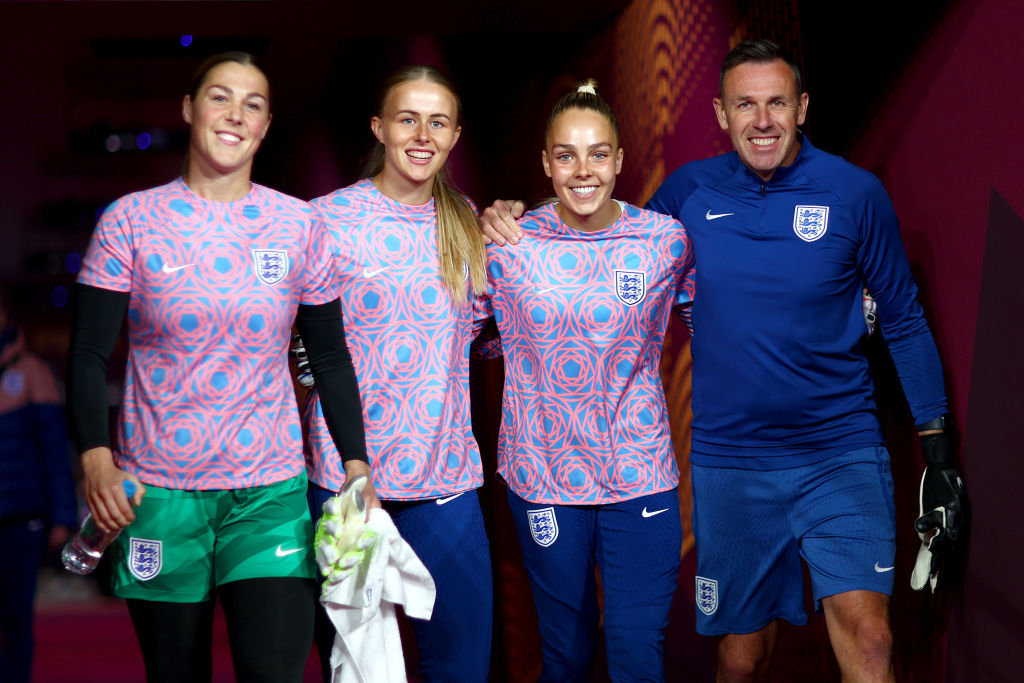 (L-R) Mary Earps, Hannah Hampton, Ellie Roebuck and England Goalkeeping coach Darren Ward