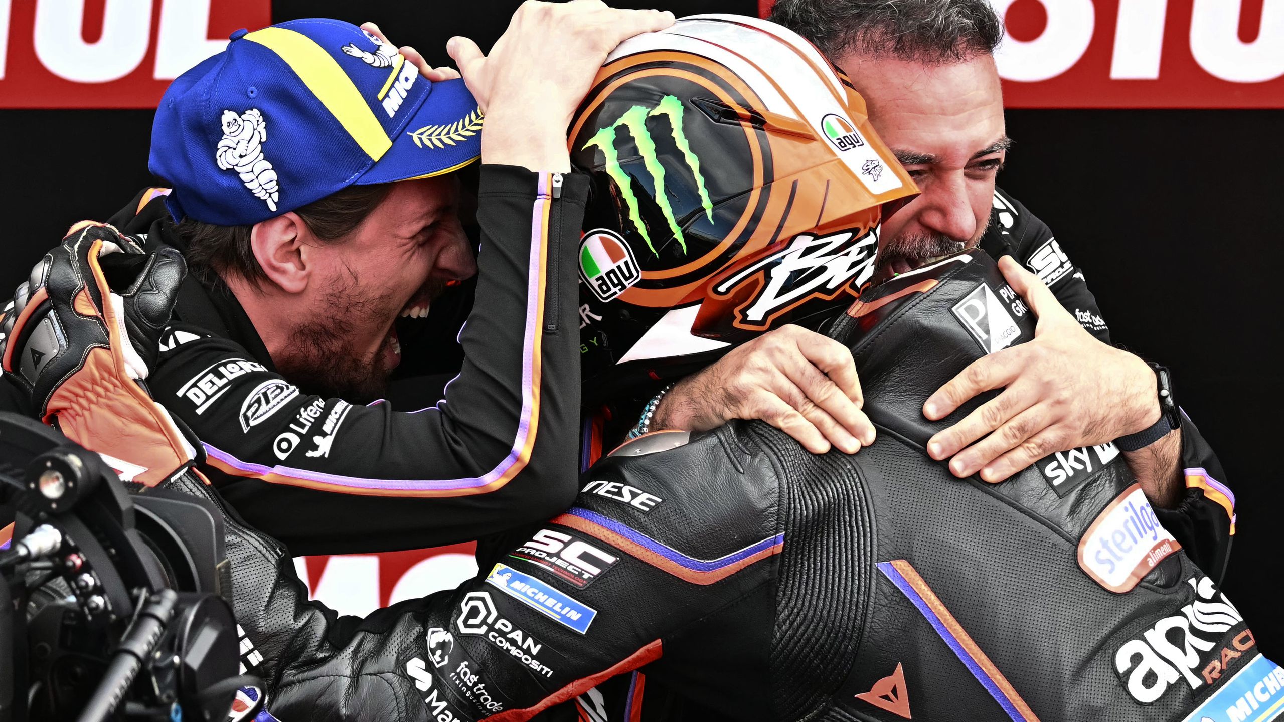 Bezzecchi battles to Grand Prix Valencia victory, Fernandez claims second