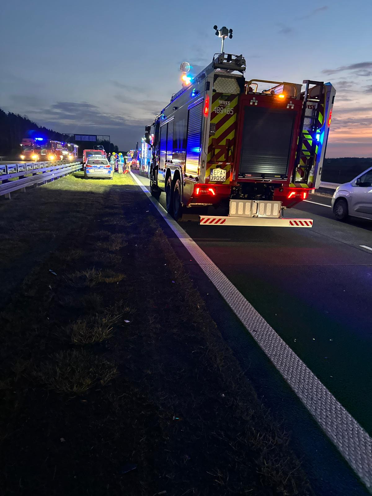 Biathloniści ucierpieli w wypadku na S8 pod Łodzią (źródło: OSP Chechło)