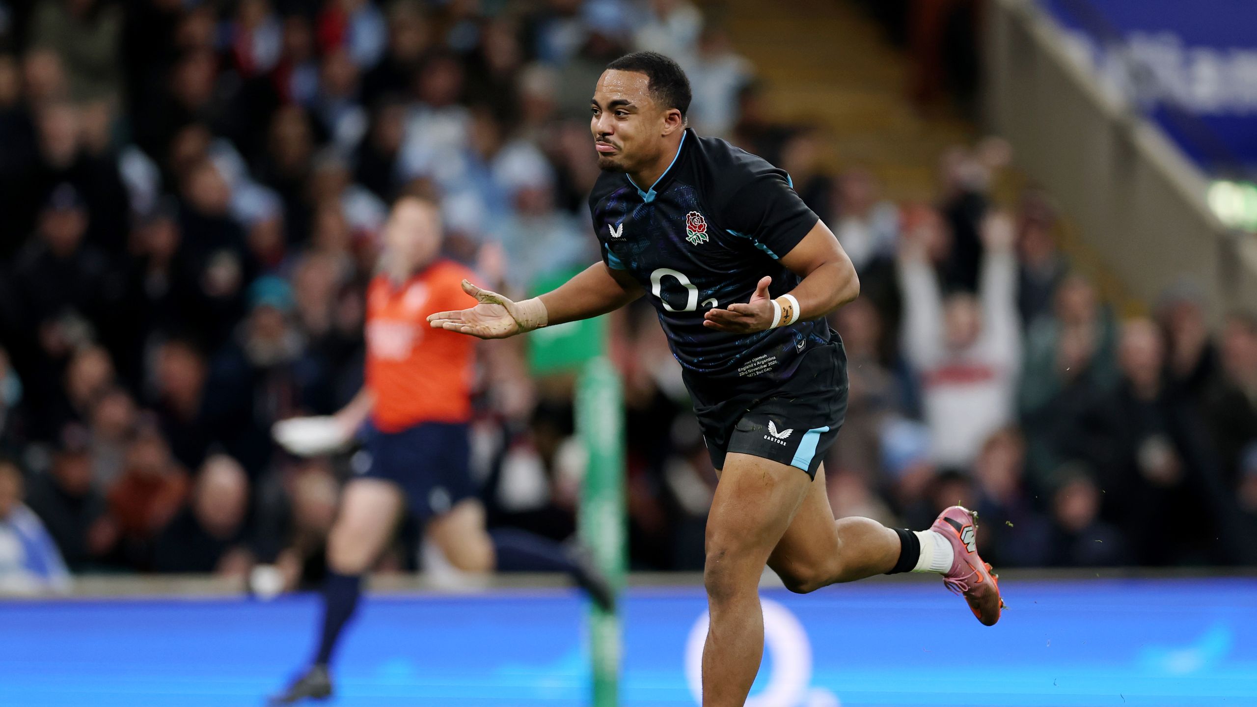 England hold off spirited Argentina for 11th consecutive victory