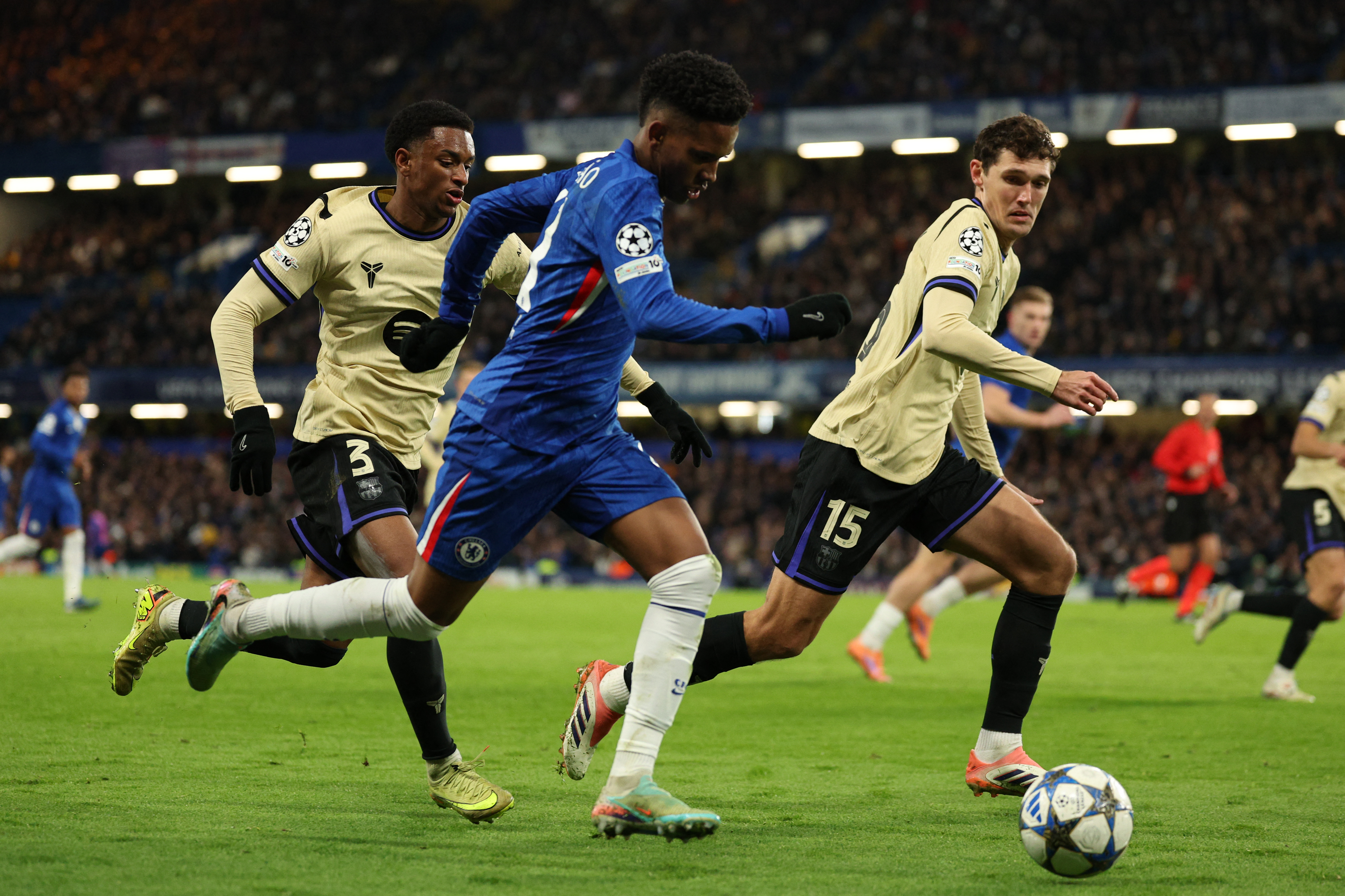 Estevao contra el Barcelona