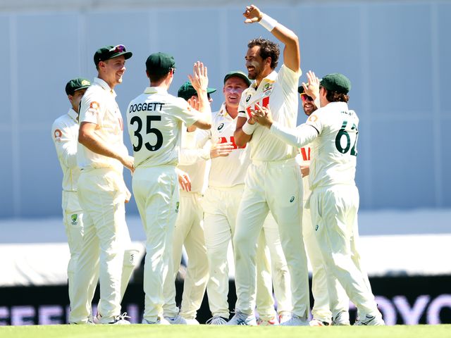 Image for Australia v England LIVE - Tourists win toss and choose to bat in second Ashes test