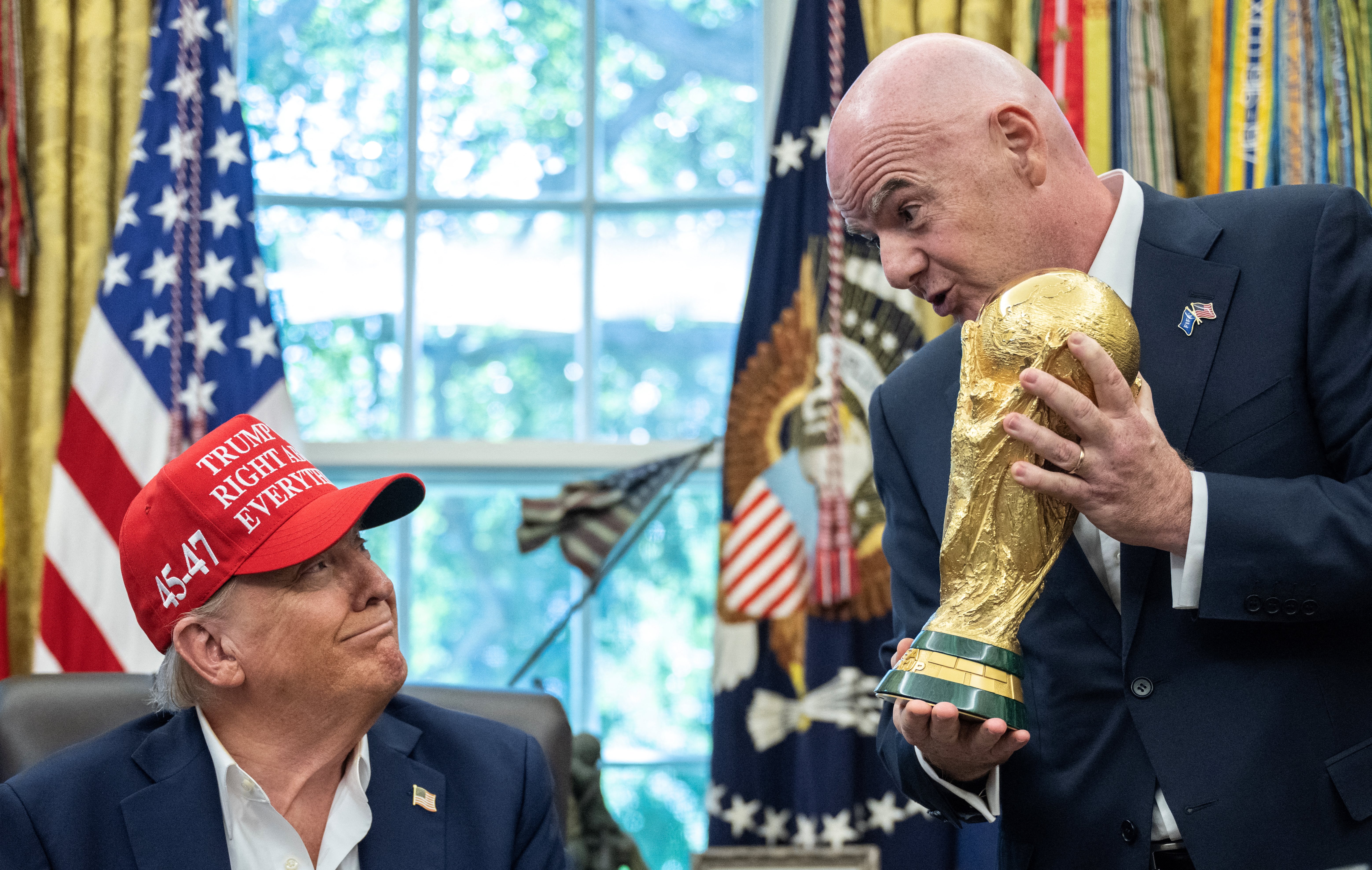 Donald Trump i Gianni Infantino podczas sierpniowego spotkania w Białym Domu