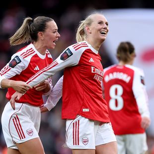 Late Blackstenius strike boosts Arsenal to third with dramatic win over Liverpool