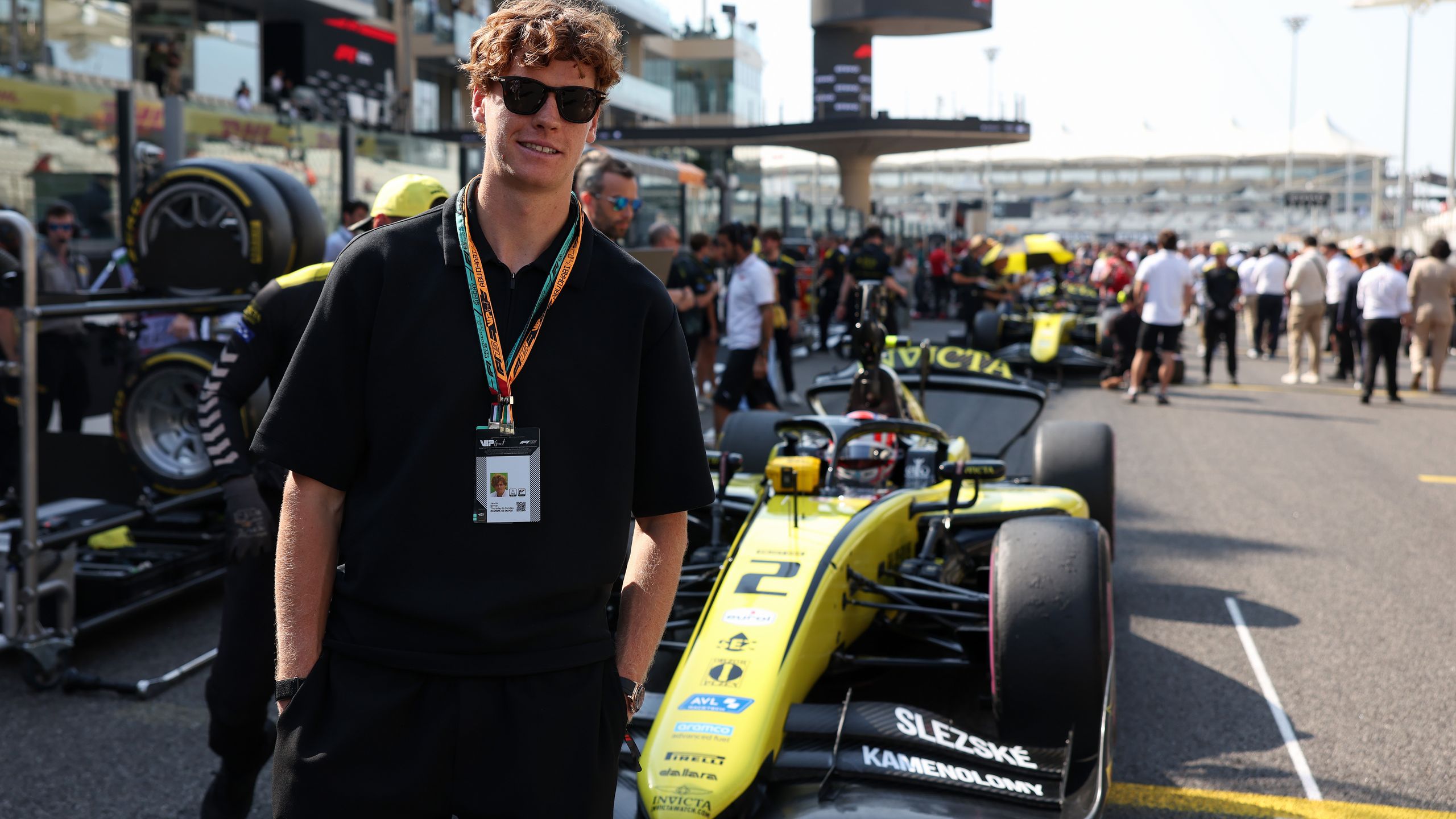 Image for Jannik Sinner scende in pista ad Abu Dhabi: hot lap con Kimi Antonelli