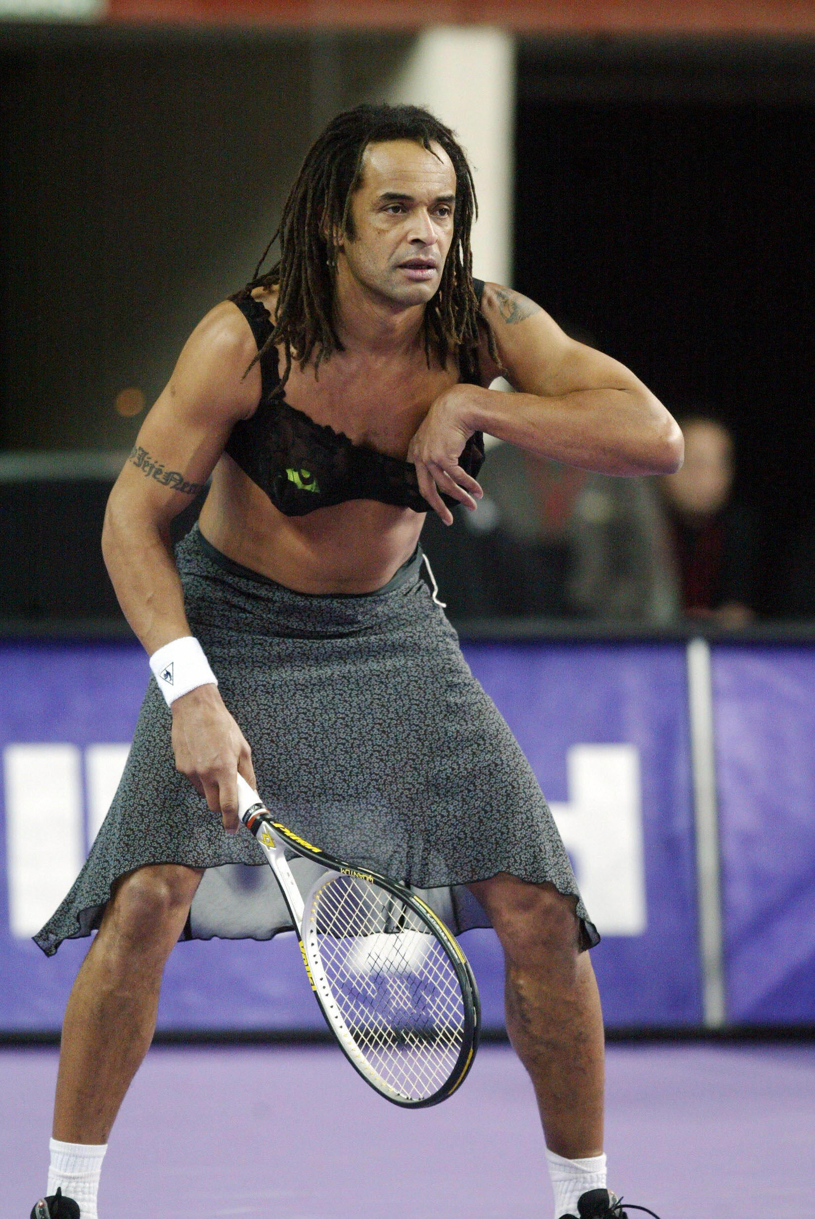Yannick Noah, îmbrăcat ca o femeie în timpul meciului cu Justine Henin