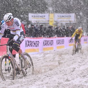 Highlights: Van der Poel storms to victory in the snow in Mol