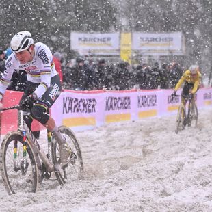 Watch: Van der Poel down as snow wreaks havoc in Mol