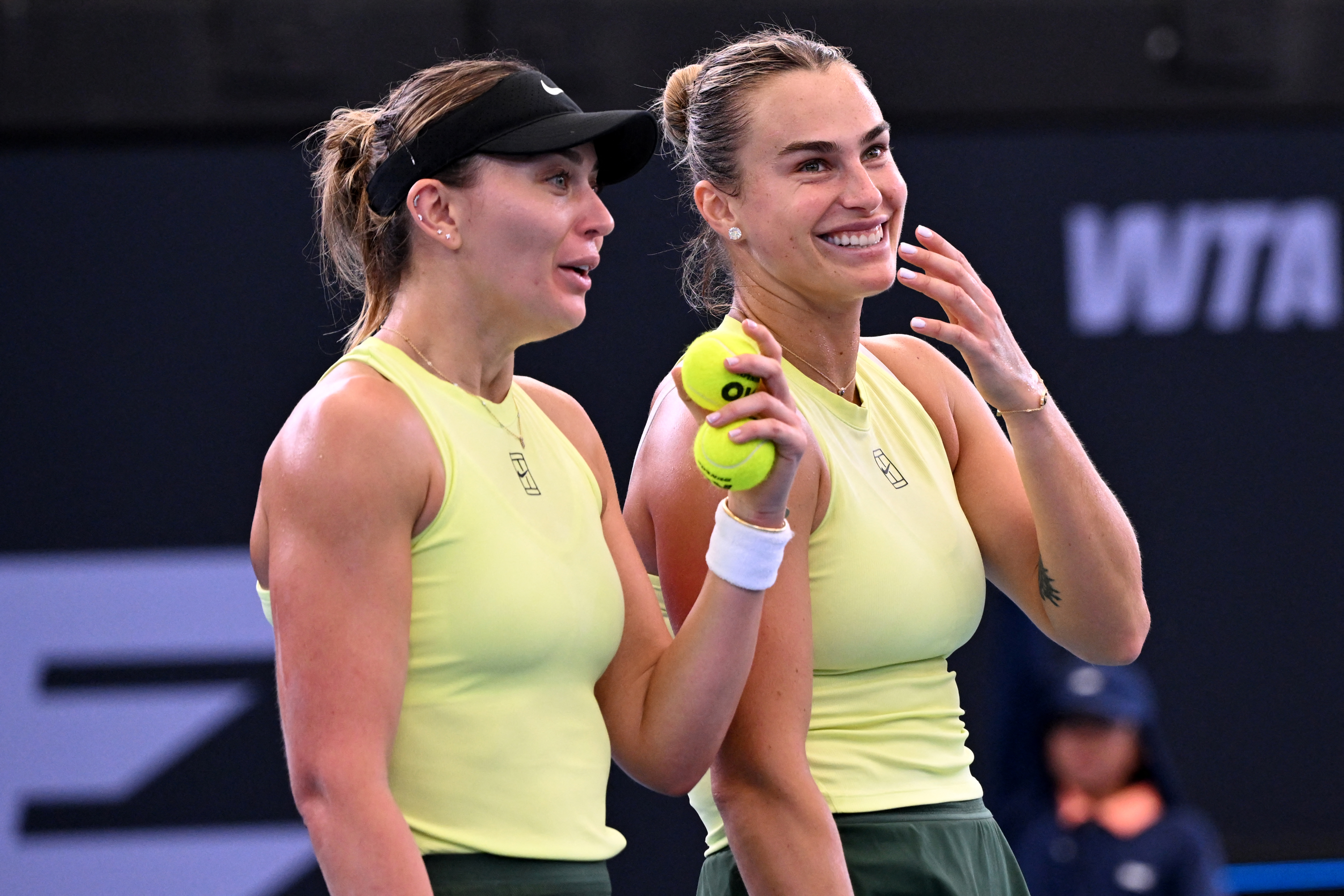 Badosa recupera la sonrisa: Victoria junto a Sabalenka y primera rival a su medida en individuales.