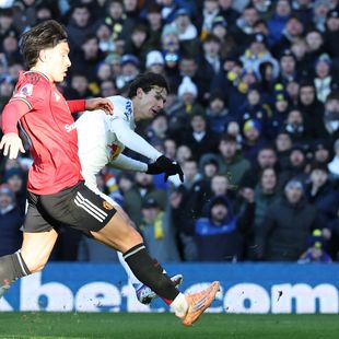 Aaronson breaks deadlock for Leeds after Heaven caught napping