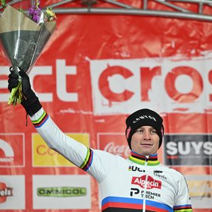 Highlights: Van der Poel records NINTH consecutive win, Nys suffers crash