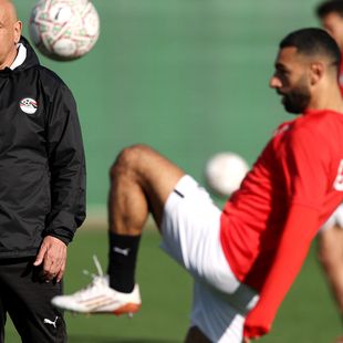 'I'm training Salah to play in different positions' - Egypt coach Hassan