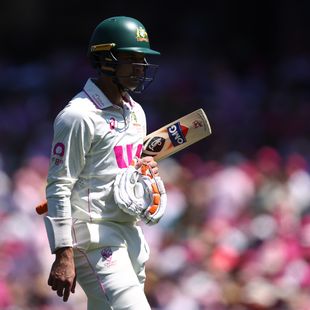 'Dangerous' Carey gone for 16 as England gain momentum