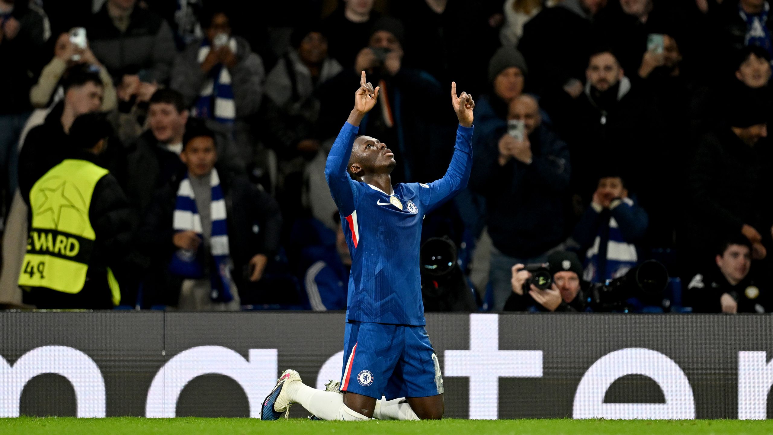 Highlights: Barca fight back to win six-goal thriller in Prague