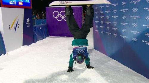 Standesgemäß: Finne verabschiedet sich mit Handstand nach Quali-Aus