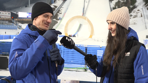 Schmitt erklärt Schanzen-Umbau in Predazzo am Mikro
