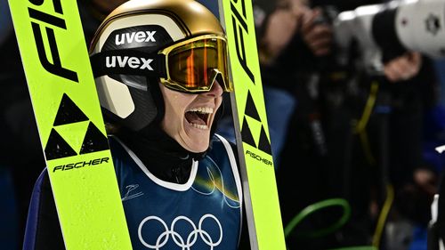 Versöhnlicher Abschluss: Schmid verbessert sich mit zweitem Sprung