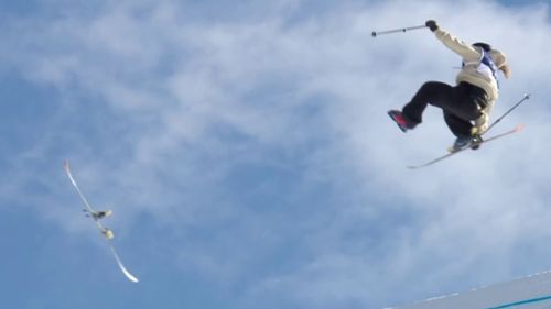 Plötzlich der Ski weg: Spektakulärer Slopestyle-Crash von Höfflin