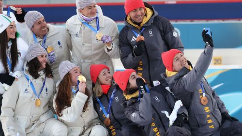 Gruppen-Selfie als Belohnung: Deutsche Mixed-Staffel holt Bronze