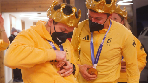 Medaille kaputt - aber Biathleten feiern Bronze ausgelassen