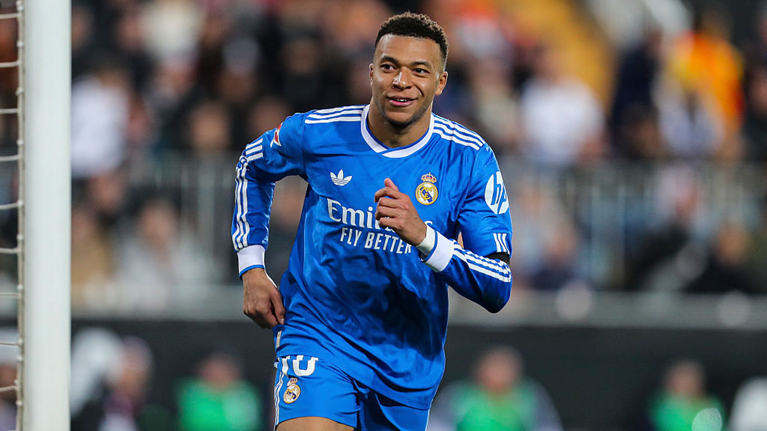 Mbappe nets late second as Real win at Valencia to keep pace with Barca