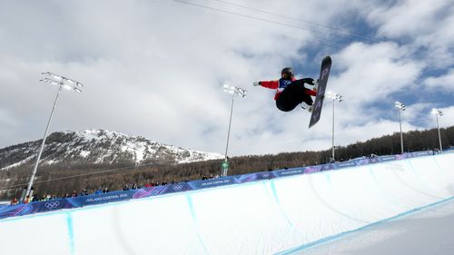 Queralt Castellet plancha una espectacular primera ronda y pone un pie en la final